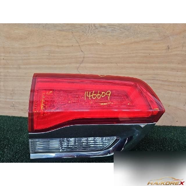 Jeep 3.0 CRD 2015 — накладка крышки багажника левая 68110047AC