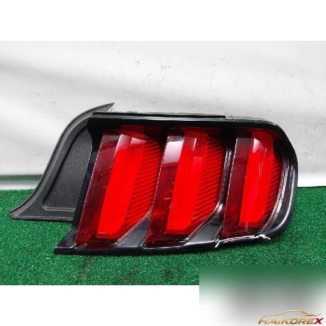 Ford Mustang 2015 — задний фонарь правый