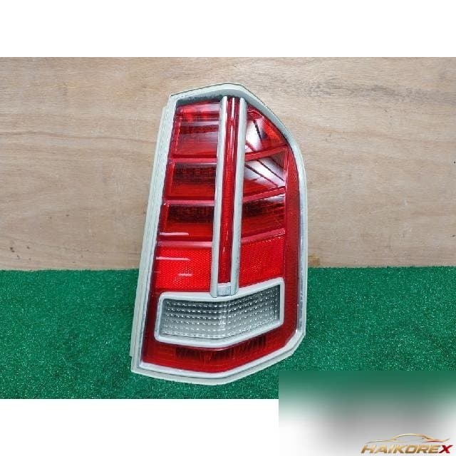 Chrysler The New 300C 2012 — задний фонарь правый 68042174AE