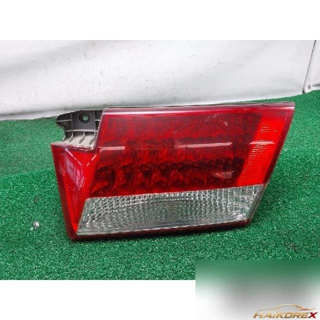 Hyundai Grandeur TG 2006 — накладка крышки багажника правая с фонарём