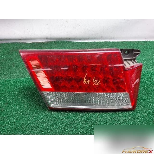 Hyundai Grandeur TG 2006 — накладка крышки багажника левая с фонарём подсветки номера