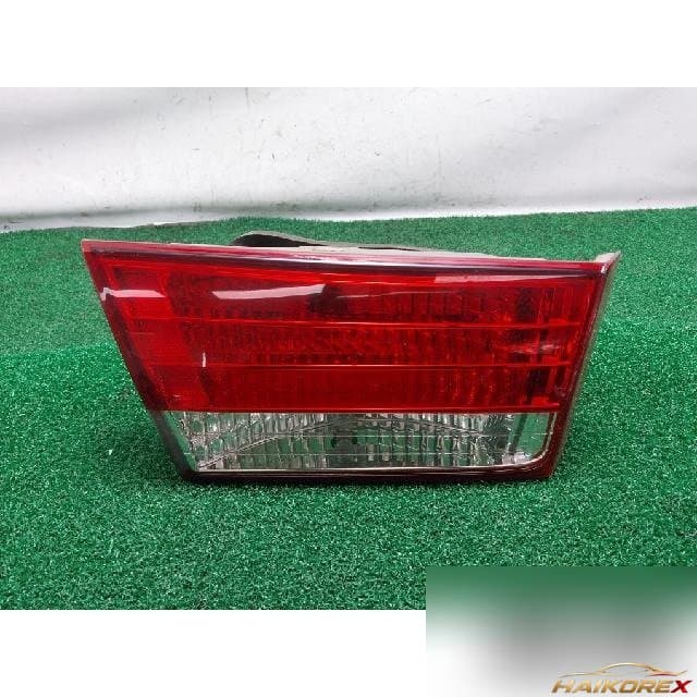 Hyundai NF Sonata 2007 — накладка крышки багажника левая (с фонарём)