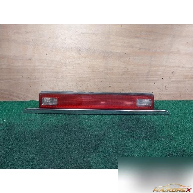 Hyundai Dynasty 2003 — накладка крышки багажника левая
