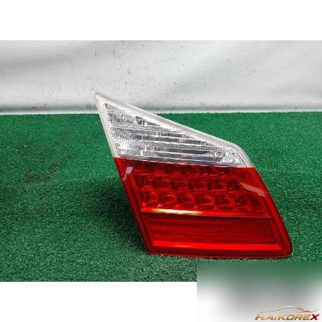 Hyundai Genesis 2011 — накладка крышки багажника левая 92403-3M0