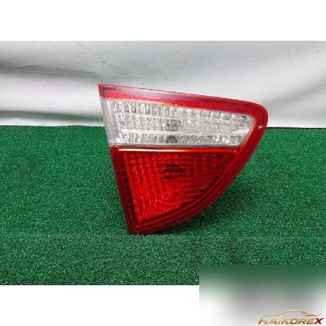 Hyundai Veracruz 2008 — накладка крышки багажника левая с фонарём
