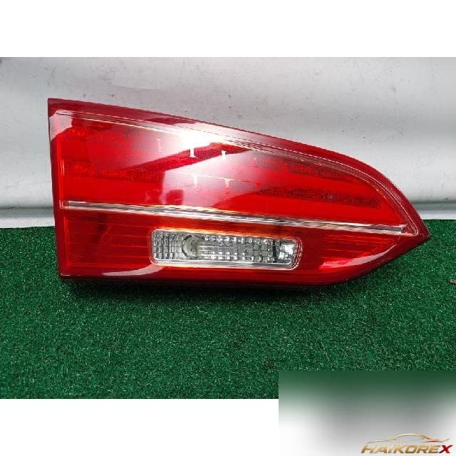 Hyundai Santa Fe DM 2014 — накладка крышки багажника с фонарём 924052W100