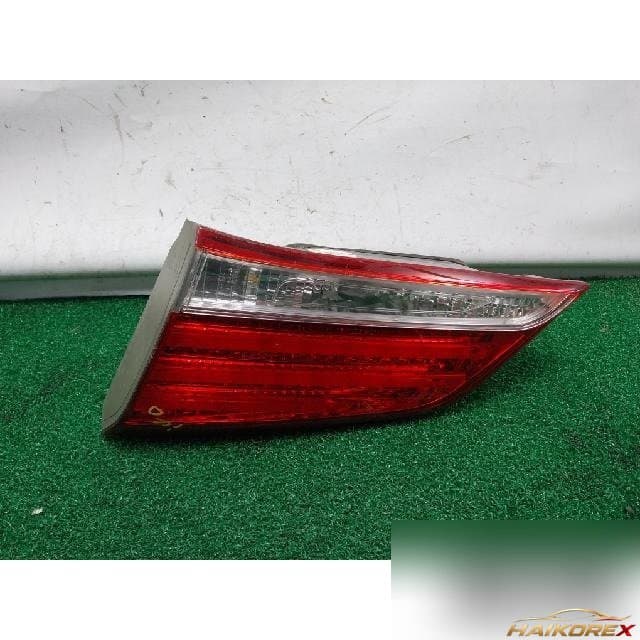 Hyundai i40 2011 — накладка крышки багажника с фонарём