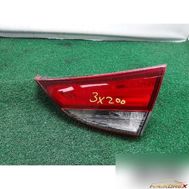 Hyundai Avante MD 2012 — накладка крышки багажника правая с фонарём 92404-3X2