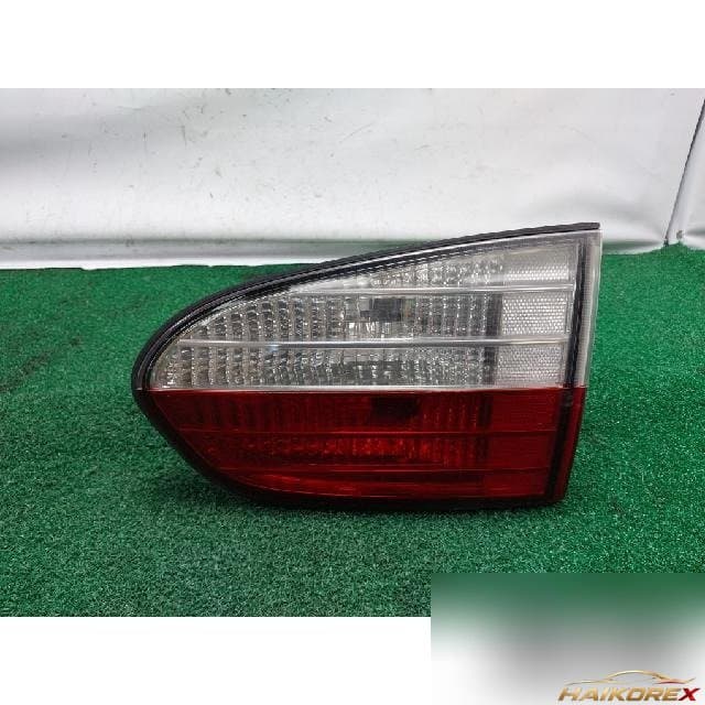 Hyundai Starex 2005 — накладка крышки багажника правая с фонарём