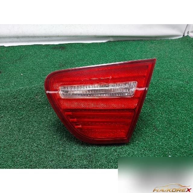 Hyundai Avante HD 2010 — накладка крышки багажника правая с фонарём