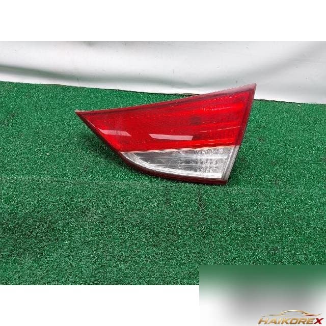 Hyundai Avante MD 2012 — накладка крышки багажника с фонарём правая