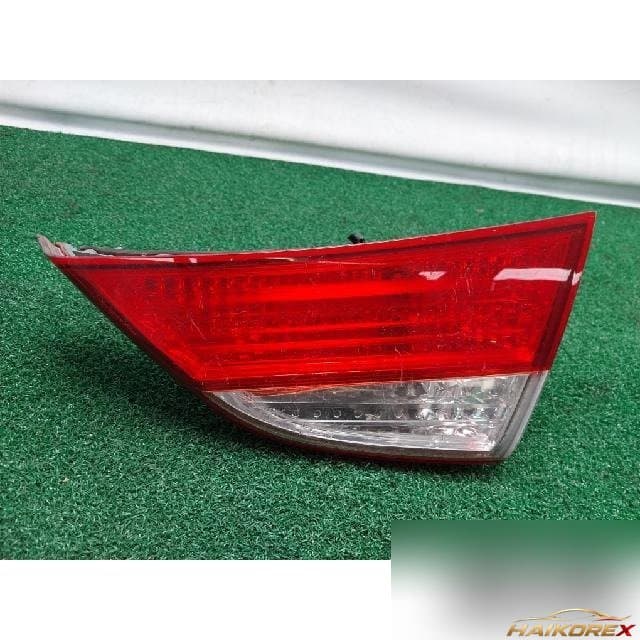 Hyundai Avante MD 2012 — накладка крышки багажника правая с фонарём подсветки номера 92404-3X0