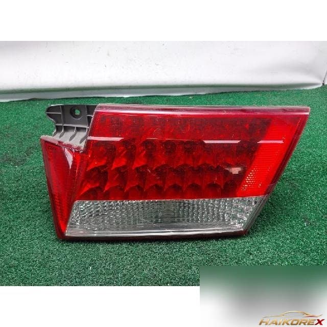 Hyundai Grandeur TG 2006 — накладка крышки багажника с фонарём правая