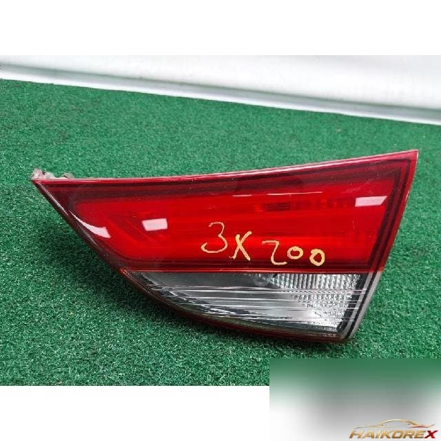 Hyundai Avante MD 2014 — накладка крышки багажника правая с фонарём подсветки номера 92404-3X2