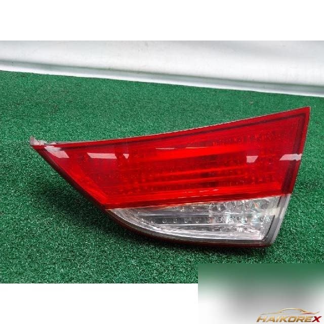 Hyundai Avante MD 2012 — накладка крышки багажника с фонарём подсветки номера правая 92404-3X0