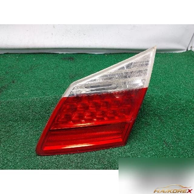 Hyundai Genesis 2008 — накладка крышки багажника правая с фонарём 92404-3M000