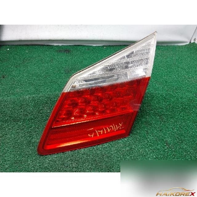 Hyundai Genesis 2008 — накладка крышки багажника правая 92404-3M0