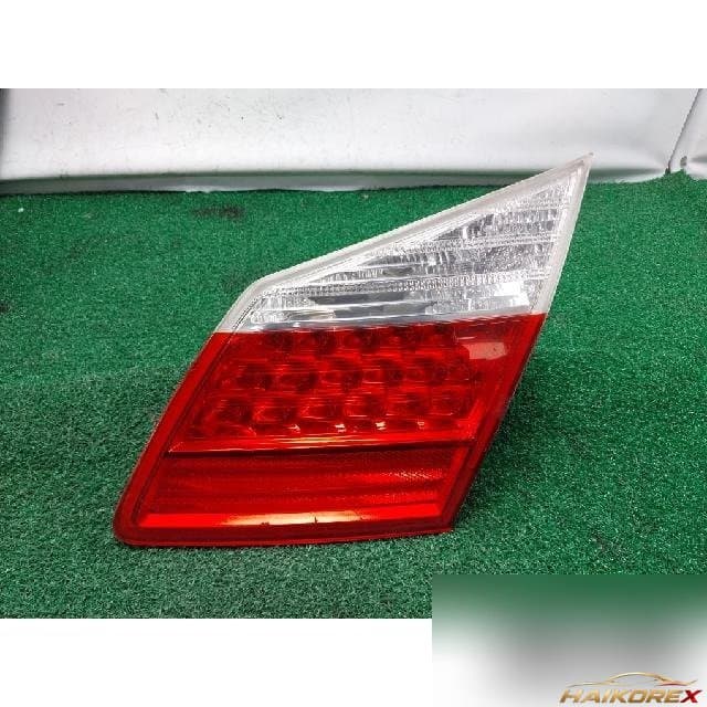 Hyundai Genesis 2008 — накладка крышки багажника правая 92404-3M0