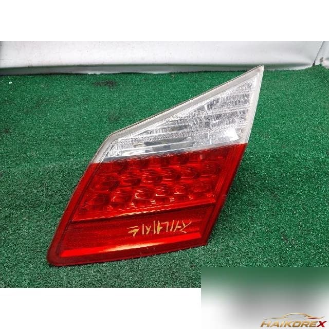 Hyundai Genesis 2008 — накладка крышки багажника правая с фонарём 92404-3M0