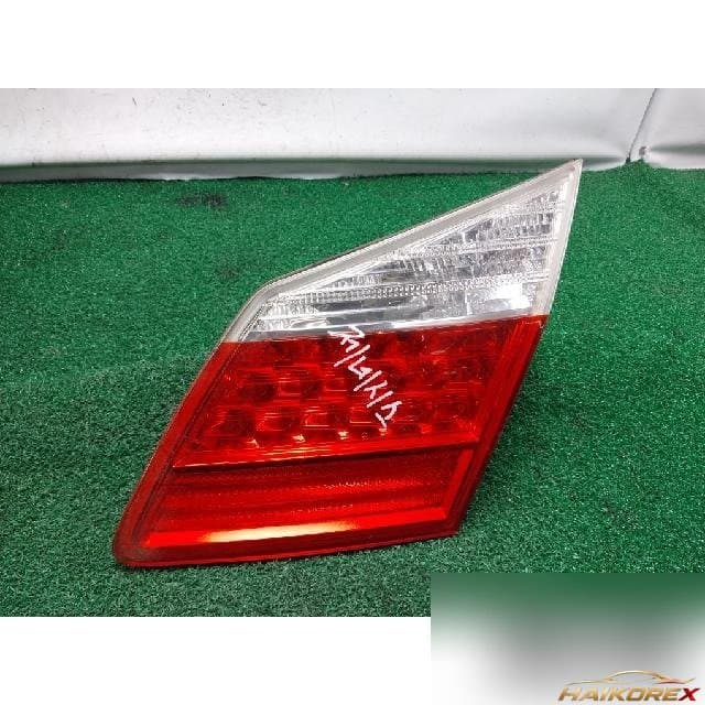 Hyundai Genesis 2008 — накладка крышки багажника правая с фонарём 92404-3M0