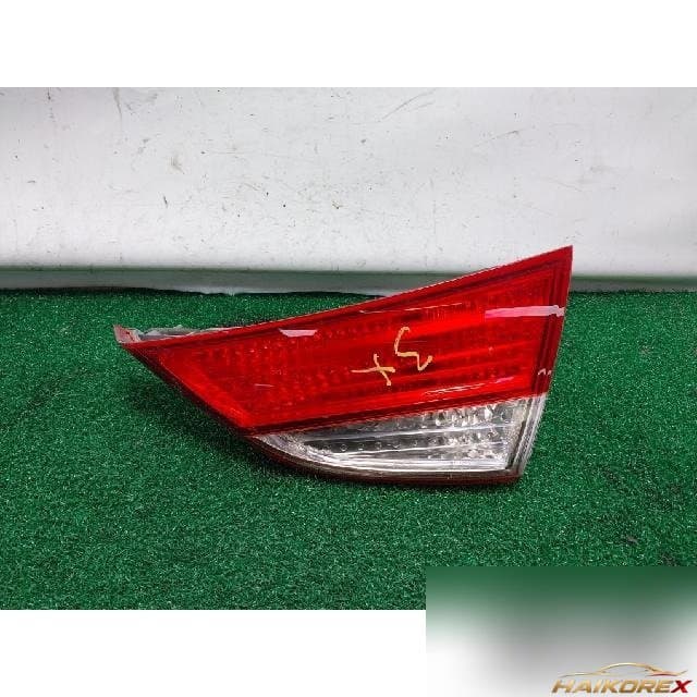 Hyundai Avante MD 2012 — накладка крышки багажника правая с фонарем 92404-3X0