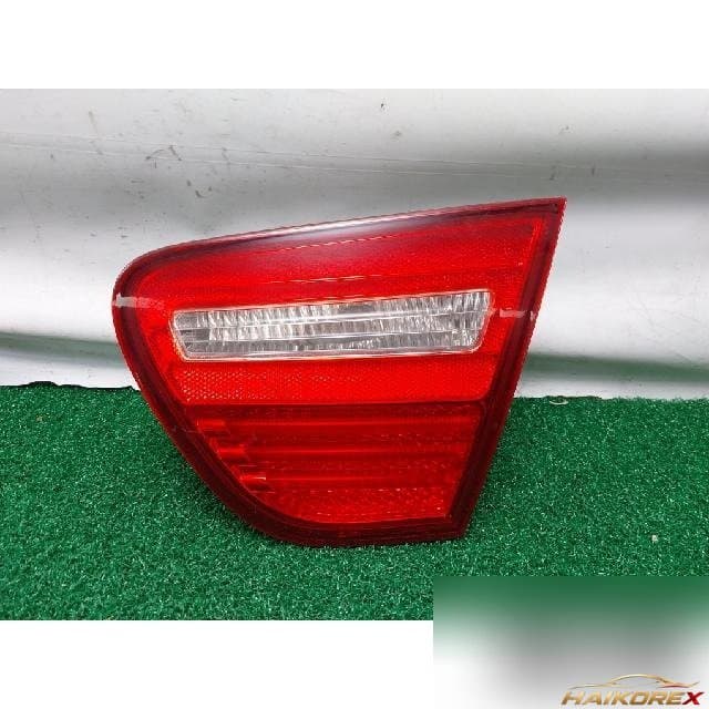 Hyundai Avante HD 2009 — накладка крышки багажника правая
