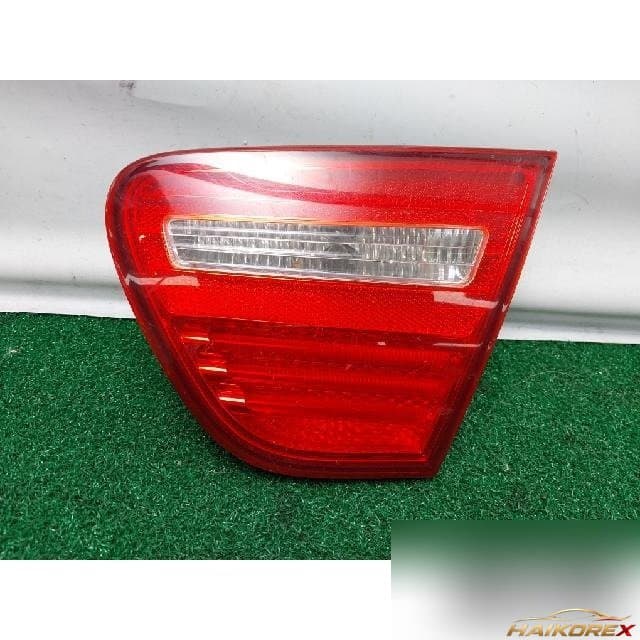 Hyundai Avante HD 2010 — накладка крышки багажника правая с фонарём
