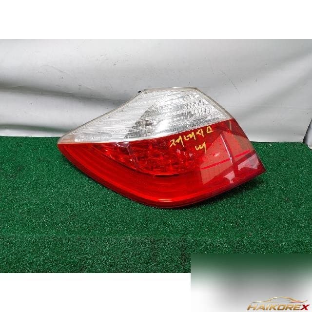 Hyundai Genesis 2011 — комбинированный фонарь задний левый