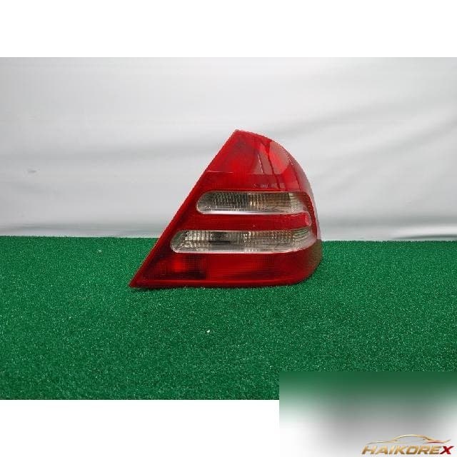 Mercedes-Benz C180 2003 — комбинационный фонарь задний правый