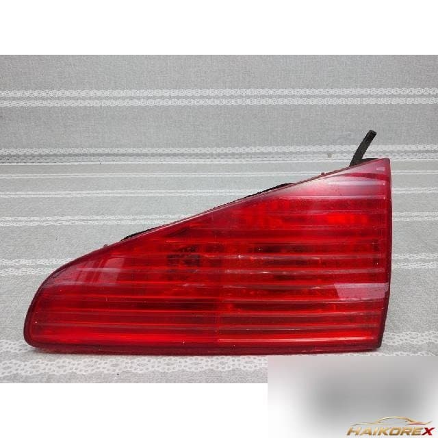 Peugeot 607 2006 — накладка крышки багажника правая