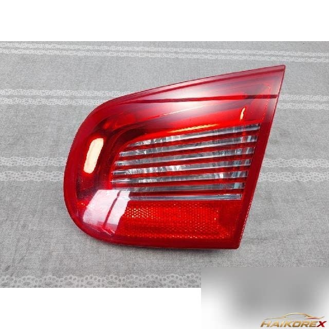 Volkswagen EOS 2009 — накладка крышки багажника правая