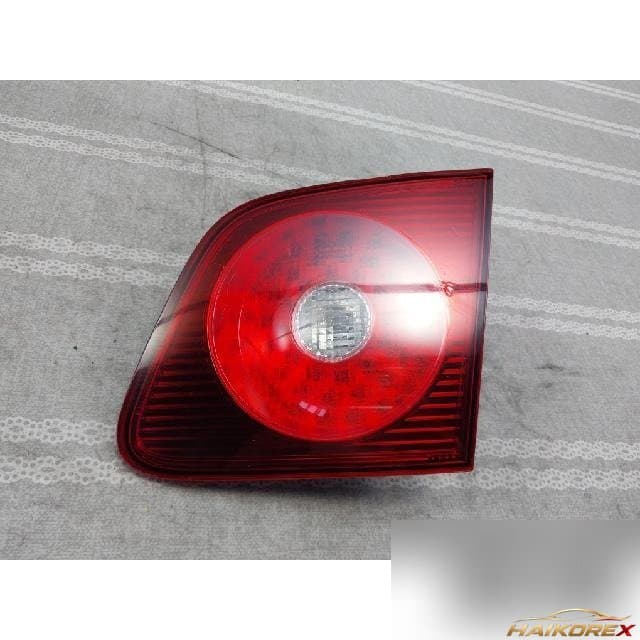 Volkswagen Phaeton 2009 — накладка крышки багажника с фонарём правая 3D0 945 094 B