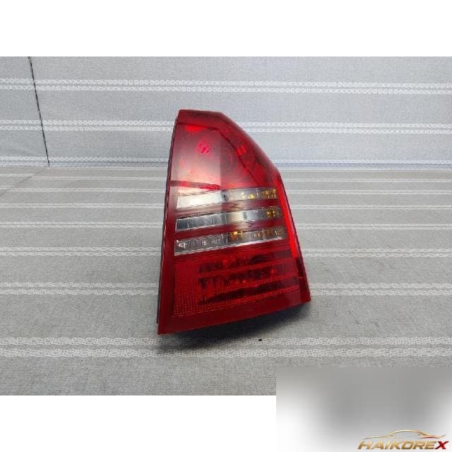 Chrysler 300C 2007 — комбинированный фонарь задний правый