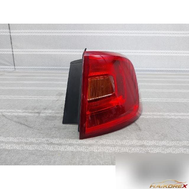 Volkswagen Jetta 2014 — комбинированный фонарь задний правый
