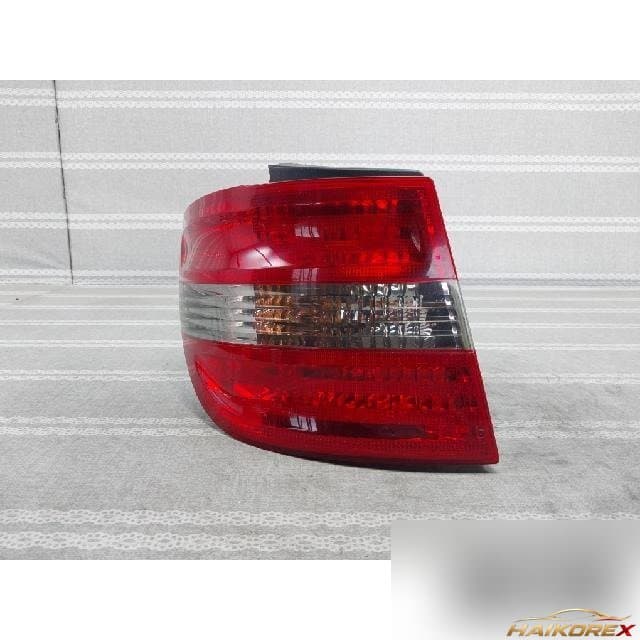 Mercedes-Benz B-Class 2010 — крыло правое