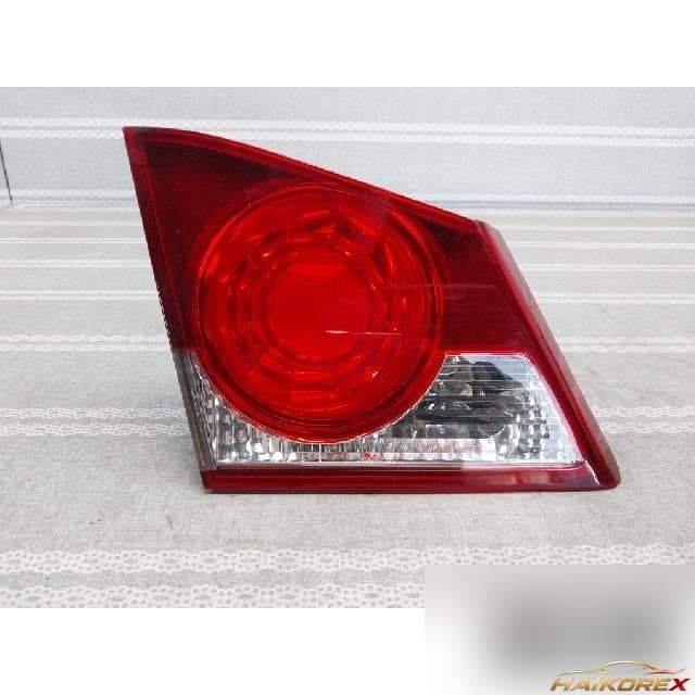 Honda Civic 2007 — накладка крышки багажника левая