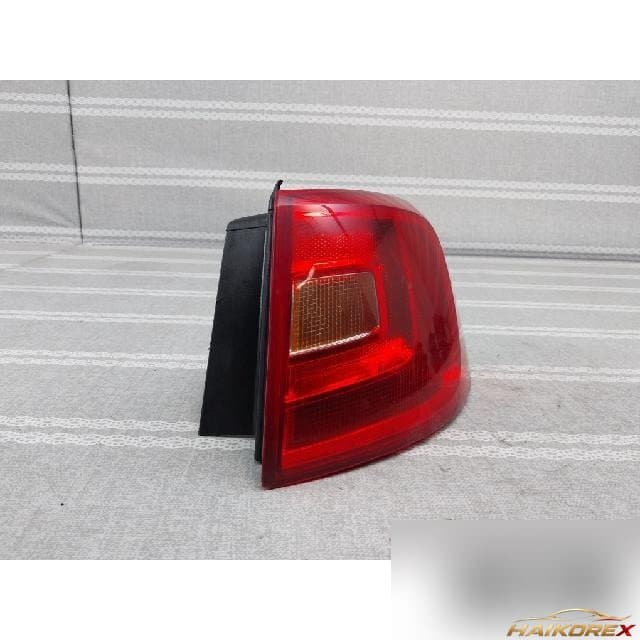 Volkswagen Jetta 2012 — комбинированный фонарь задний правый пассажирской стороны