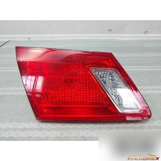 Lexus ES 2010 — наличник крышки багажника левый