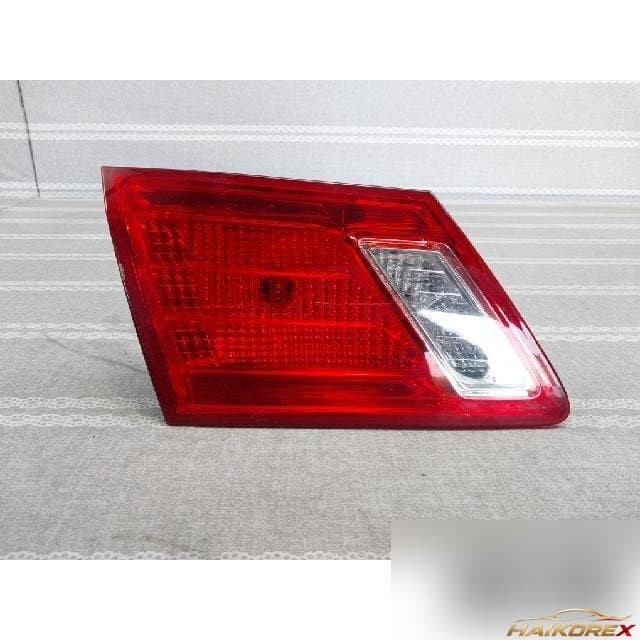 Lexus ES 350 2008 — накладка крышки багажника левая
