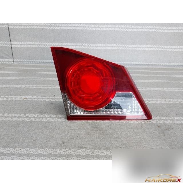 Honda Civic 2008 — накладка крышки багажника левая