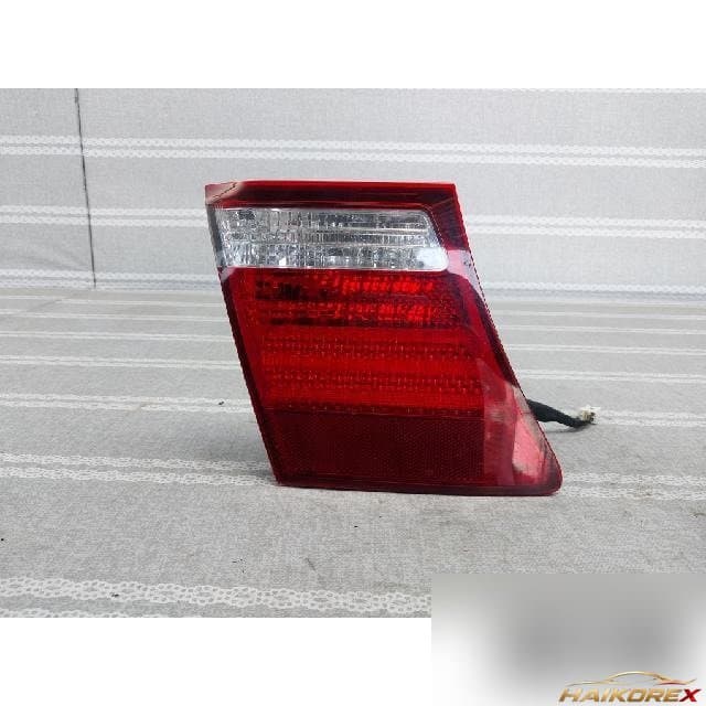 Lexus LS 460L 2008 — накладка крышки багажника левая