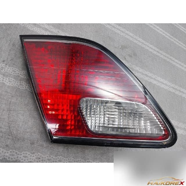 Lexus ES 330 2004 — накладка крышки багажника левая