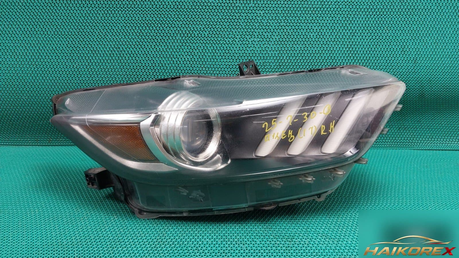 Land Rover Discovery 2004 — крыло правое