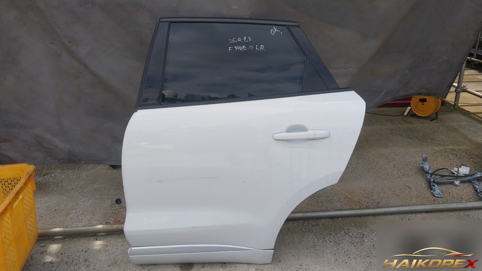 BMW 7 Series 2012 — крыло левое