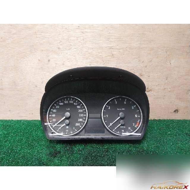 BMW 320i sedan 2006 — панель приборов