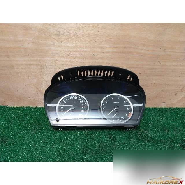 BMW 523i sedan 2007 — панель приборов