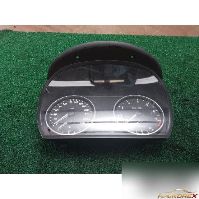BMW 325 2006 — панель приборов