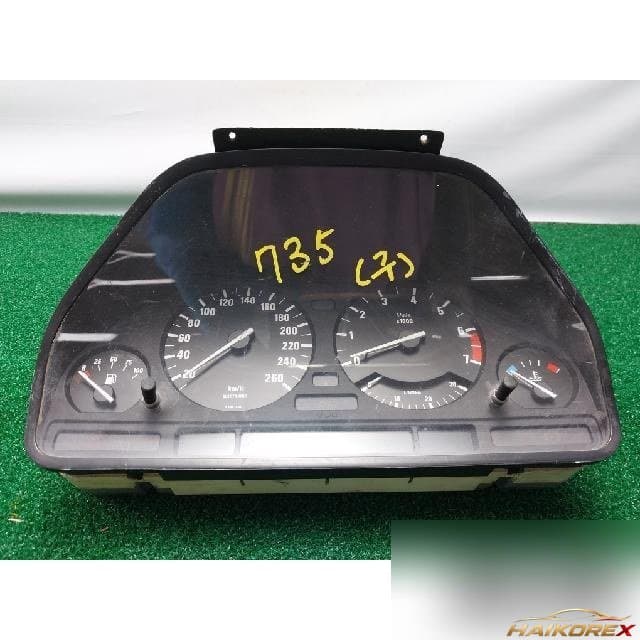 BMW 735 2000 — панель приборов