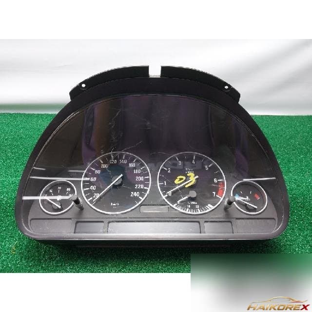 BMW 520d 2003 — панель приборов