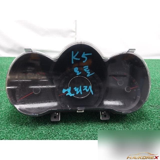 Kia The New K5 2014 — приборная панель